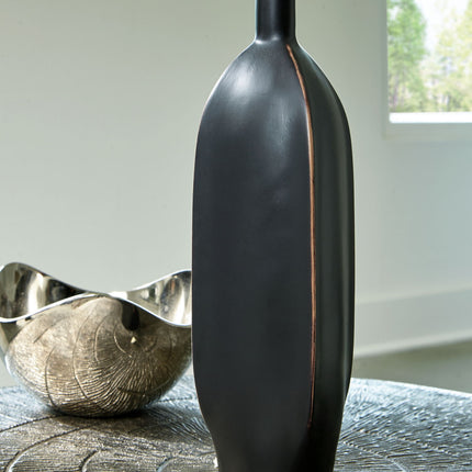 Rhaveney - Vase - Medium