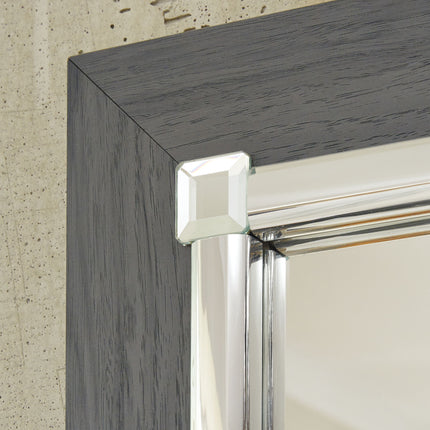 Lodanna - Panel Bedroom Set