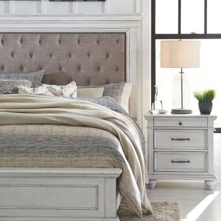 Kanwyn - Upholstered Panel Bed