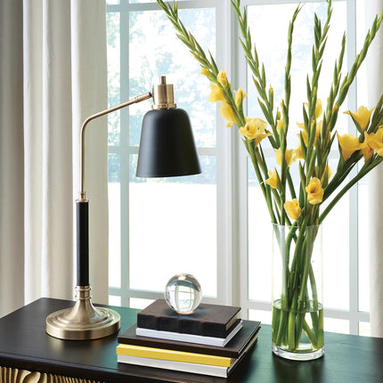 Clairwell - Metal Lamp