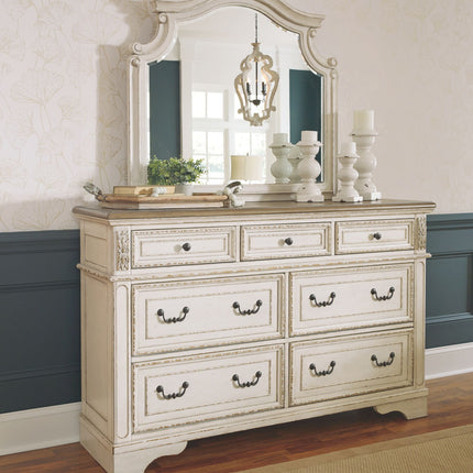Realyn - Bedroom Sleigh Bed Set