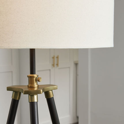 Cashner - Metal Floor Lamp - Black / Gold Finish