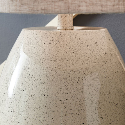 Linas - Metal Table Lamp - Cream / Beige