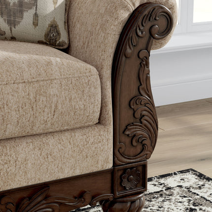 Chelsworth - Loveseat - Golden