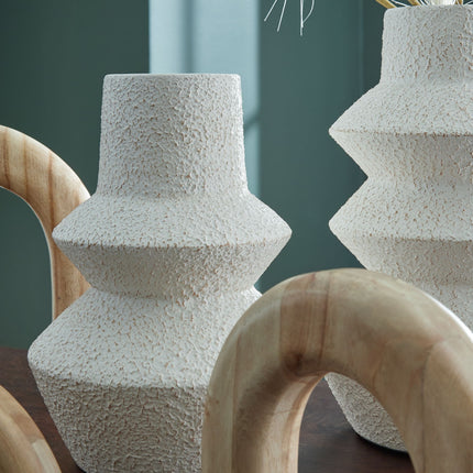 Maddwarth - Accessory Set (Set of 5) - White / Natural Brown