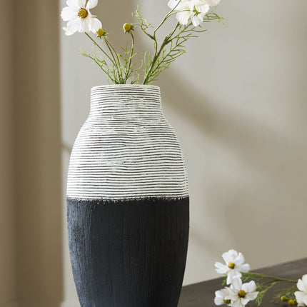 Girtha - Vase