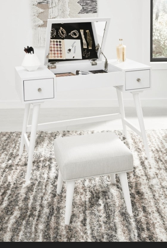 Thadmere Vanity Set with Stool